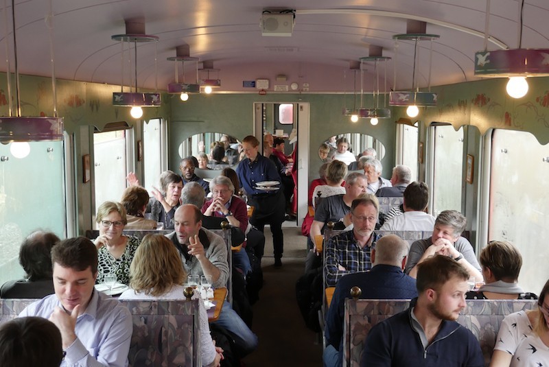 Das Festessen nimmt den Zug! | © Line de Kaenel